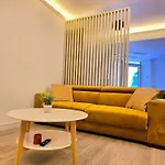 Beachfront Mla Boutique - White Titanic